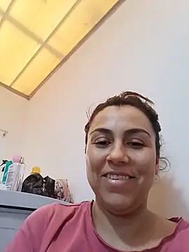 Snapshot of vanessa-titisM chatting on 06/05/26, 10:04 vanessa-titisM online show from 06/05/26, 10:04