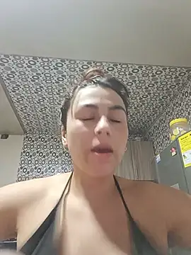 Snapshot of vanessa-titisM chatting on 06/14/26, 12:41 vanessa-titisM online show from 06/14/26, 12:41