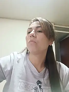 Snapshot of vanessa-titisM chatting on 07/14/26, 04:06 vanessa-titisM online show from 07/14/26, 04:06
