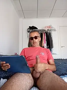 Snapshot of EmilioTaladdro chatting on 06/26/26, 12:20 EmilioTaladdro online show from 06/26/26, 12:20