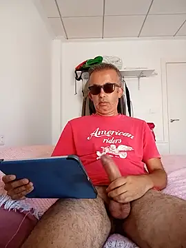 Snapshot of EmilioTaladdro chatting on 07/14/26, 11:05 EmilioTaladdro online show from 07/14/26, 11:05