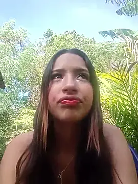 Snapshot of Sweet-Doncella chatting on 10/21/25, 02:07 Sweet-Doncella online show from 10/21/25, 02:07