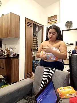 Snapshot of Anabelle_00_ chatting on 10/18/25, 03:31 Anabelle 00 online show from 10/18/25, 03:31