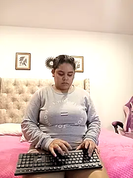 Snapshot of Anabelle_00_ chatting on 10/25/25, 04:09 Anabelle 00 online show from 10/25/25, 04:09