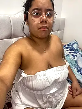 Snapshot of Anabelle_00_ chatting on 11/08/25, 10:30 Anabelle 00 online show from 11/08/25, 10:30