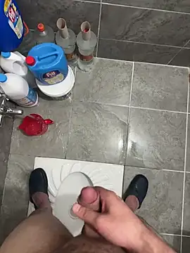 Snapshot of LAZ3R1 chatting on 10/08/25, 01:53 LAZ3R1 online show from 10/08/25, 01:53