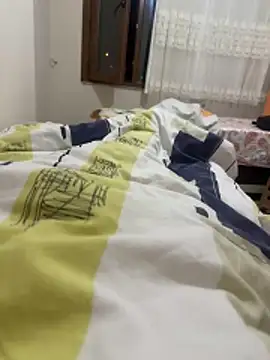 Snapshot of LAZ3R1 chatting on 10/29/25, 03:36 LAZ3R1 online show from 10/29/25, 03:36