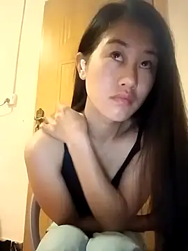 Snapshot of luy-xinh02 chatting on 11/05/25, 10:32 luy-xinh02 online show from 11/05/25, 10:32