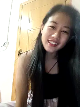 Snapshot of luy-xinh02 chatting on 11/10/25, 12:15 luy-xinh02 online show from 11/10/25, 12:15