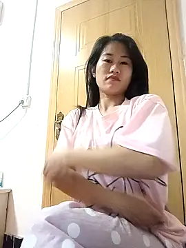 Snapshot of luy-xinh02 chatting on 11/14/25, 02:16 luy-xinh02 online show from 11/14/25, 02:16