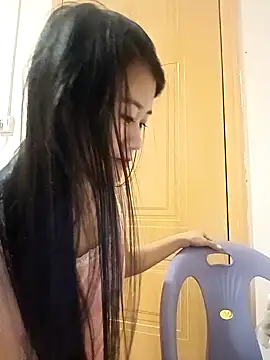 Snapshot of luy-xinh02 chatting on 11/15/25, 03:52 luy-xinh02 online show from 11/15/25, 03:52