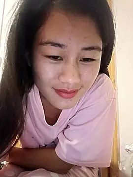 Snapshot of luy-xinh02 chatting on 11/16/25, 12:44 luy-xinh02 online show from 11/16/25, 12:44