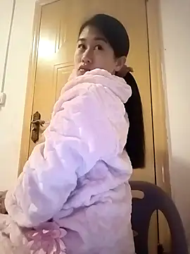 Snapshot of luy-xinh02 chatting on 11/25/25, 01:33 luy-xinh02 online show from 11/25/25, 01:33