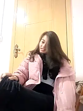 Snapshot of luy-xinh02 chatting on 12/21/25, 09:05 luy-xinh02 online show from 12/21/25, 09:05