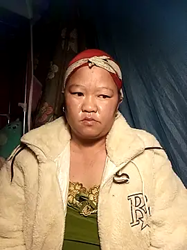 Snapshot of riso-00 chatting on 11/11/25, 12:32 riso-00 online show from 11/11/25, 12:32