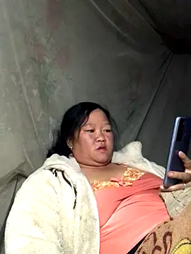 Snapshot of riso-00 chatting on 11/28/25, 03:36 riso-00 online show from 11/28/25, 03:36