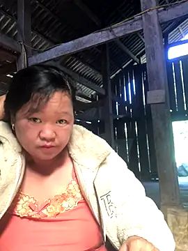 Snapshot of riso-00 chatting on 11/29/25, 04:15 riso-00 online show from 11/29/25, 04:15