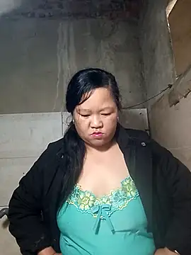 Snapshot of riso-00 chatting on 12/14/25, 02:06 riso-00 online show from 12/14/25, 02:06