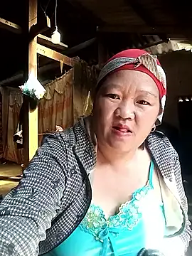 Snapshot of riso-00 chatting on 02/06/26, 05:23 riso-00 online show from 02/06/26, 05:23