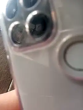 Snapshot of riso-00 chatting on 04/16/26, 07:53 riso-00 online show from 04/16/26, 07:53