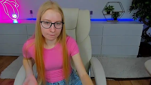 Snapshot of Alina_Blonde chatting on 09/12/25, 05:40 Alina Blonde online show from 09/12/25, 05:40