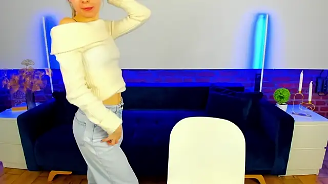 Snapshot of Alina_Blonde chatting on 10/27/25, 06:39 Alina Blonde online show from 10/27/25, 06:39