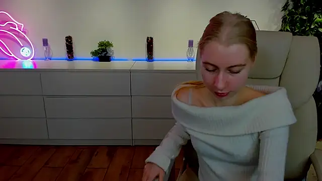 Snapshot of Alina_Blonde chatting on 11/02/25, 06:38 Alina Blonde online show from 11/02/25, 06:38