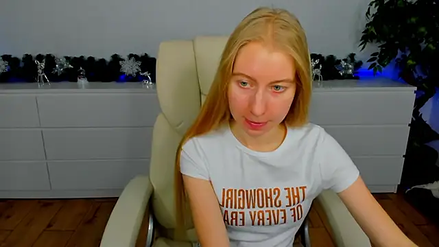 Snapshot of Alina_Blonde chatting on 12/14/25, 06:30 Alina Blonde online show from 12/14/25, 06:30