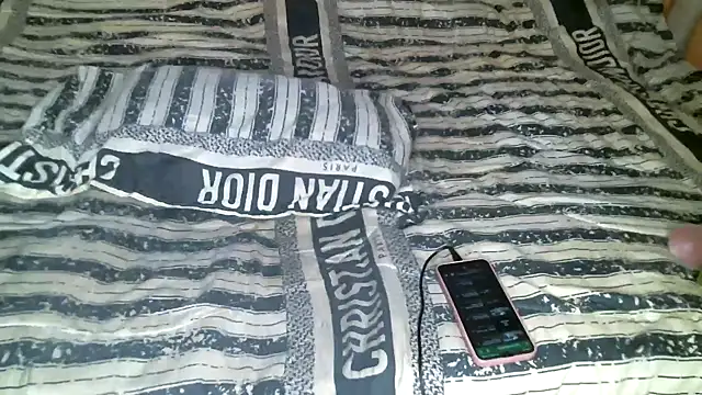 Snapshot of shleybabe chatting on 10/02/25, 11:39 shleybabe online show from 10/02/25, 11:39