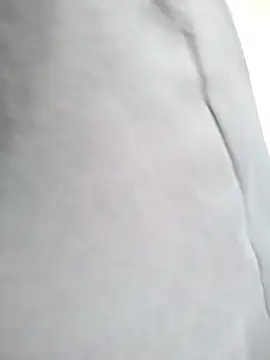 Lauraa-a online show from 10/21/25, 11:27