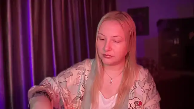 BikiHellena online show from 12/21/25, 09:49