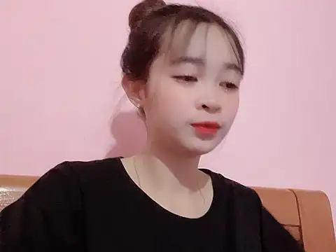 Snapshot of Suna7383 chatting on 10/18/25, 05:25 Suna7383 online show from 10/18/25, 05:25