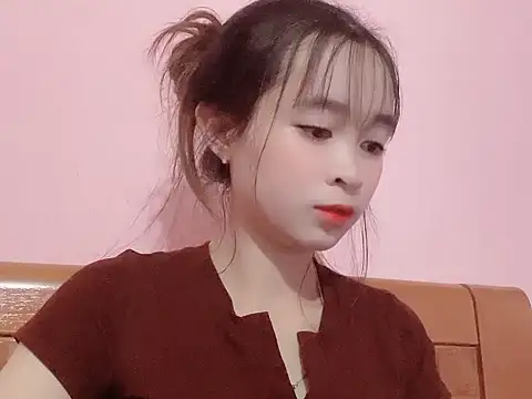 Snapshot of Suna7383 chatting on 10/30/25, 03:57 Suna7383 online show from 10/30/25, 03:57