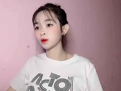 Snapshot of Suna7383 chatting on 11/04/25, 03:44 Suna7383 online show from 11/04/25, 03:44