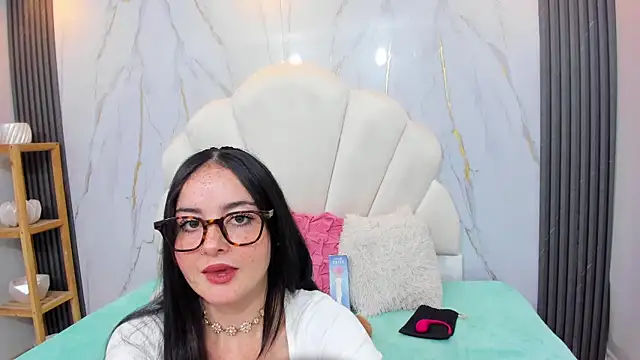 Ashleypetit online show from 10/18/25, 12:17