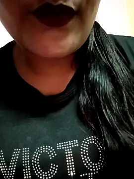 Snapshot of Moni_6969 chatting on 09/18/25, 11:12 Moni 6969 online show from 09/18/25, 11:12