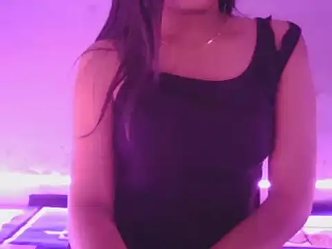 Snapshot of Moni_6969 chatting on 11/17/25, 05:30 Moni 6969 online show from 11/17/25, 05:30