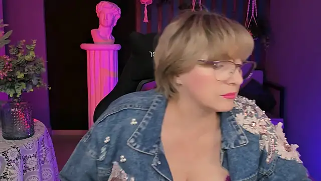 Snapshot of Sugar_Vii chatting on 09/21/25, 01:35 Sugar Vii online show from 09/21/25, 01:35