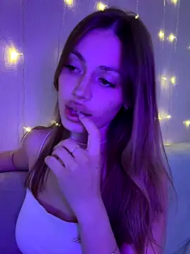 Snapshot of Elizabeth_Tay chatting on 10/22/25, 05:34 Elizabeth Tay online show from 10/22/25, 05:34