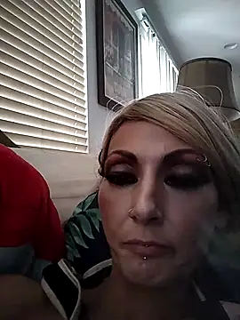 Snapshot of felony000 chatting on 09/28/25, 04:34 felony000 online show from 09/28/25, 04:34