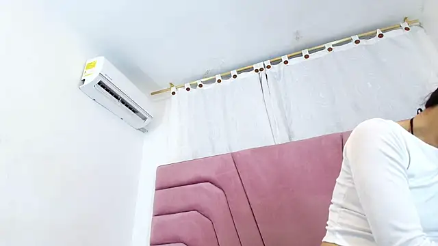 miajhonsonx online show from 03/31/26, 08:53