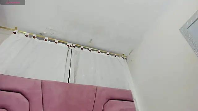 Snapshot of miajhonsonx chatting on 05/08/26, 02:44 miajhonsonx online show from 05/08/26, 02:44