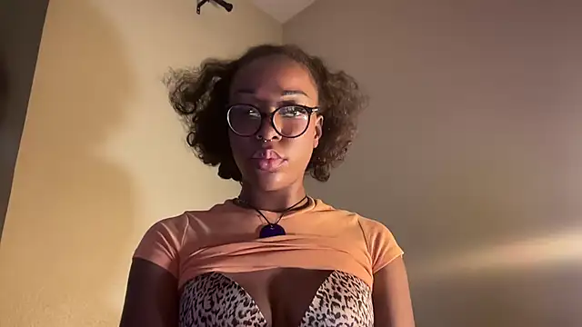 Snapshot of productivepussy chatting on 09/13/25, 04:23 productivepussy online show from 09/13/25, 04:23