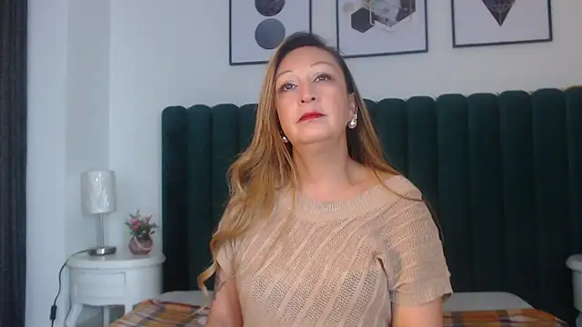 Snapshot of VictoriaQueen_Fg chatting on 10/06/25, 12:35 VictoriaQueen Fg online show from 10/06/25, 12:35