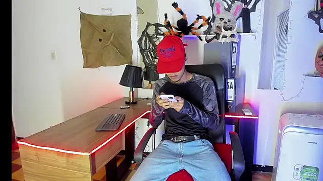 Snapshot of xxKamadevaxx chatting on 10/31/25, 12:39 xxKamadevaxx online show from 10/31/25, 12:39