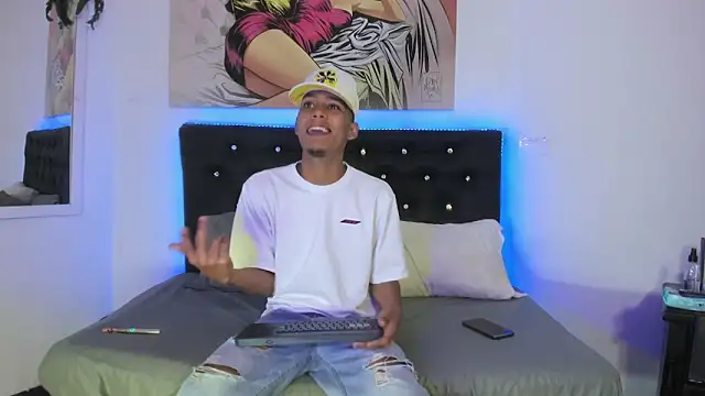 Snapshot of xxKamadevaxx chatting on 11/06/25, 12:39 xxKamadevaxx online show from 11/06/25, 12:39