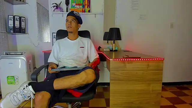 Snapshot of xxKamadevaxx chatting on 11/07/25, 12:49 xxKamadevaxx online show from 11/07/25, 12:49