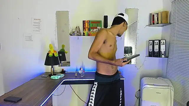 Snapshot of xxKamadevaxx chatting on 11/09/25, 12:47 xxKamadevaxx online show from 11/09/25, 12:47