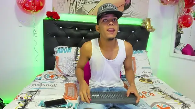 Snapshot of xxKamadevaxx chatting on 12/01/25, 12:21 xxKamadevaxx online show from 12/01/25, 12:21