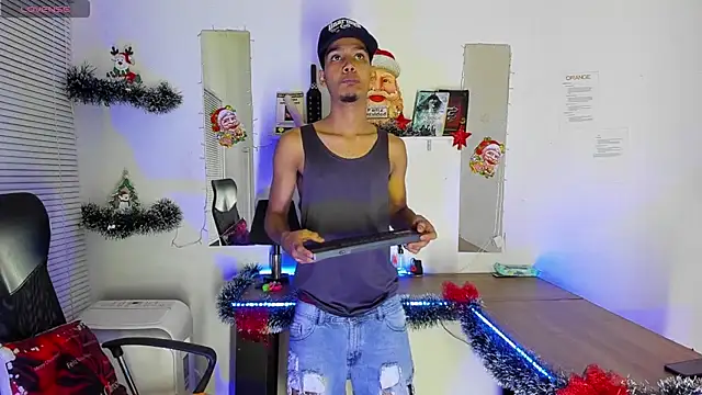 Snapshot of xxKamadevaxx chatting on 12/02/25, 12:43 xxKamadevaxx online show from 12/02/25, 12:43